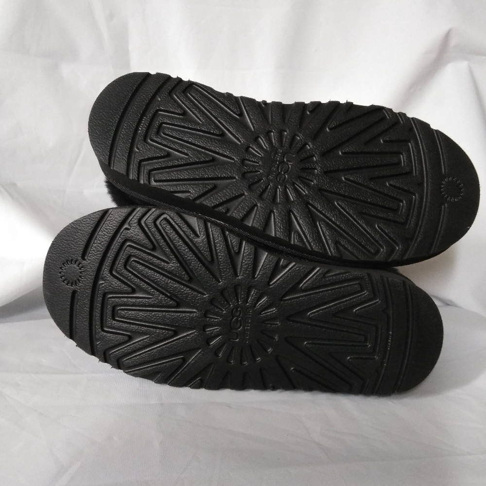 Ugg Girl's Size 1 Black Hadley Boots (New w/o Box) - Picture 3 of 7